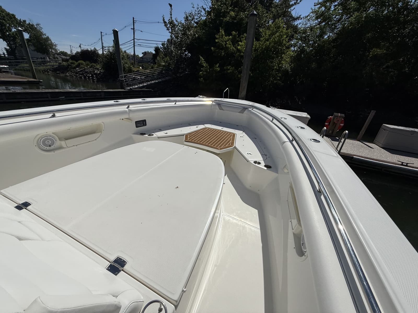 2016 Boston Whaler  - Photo 16