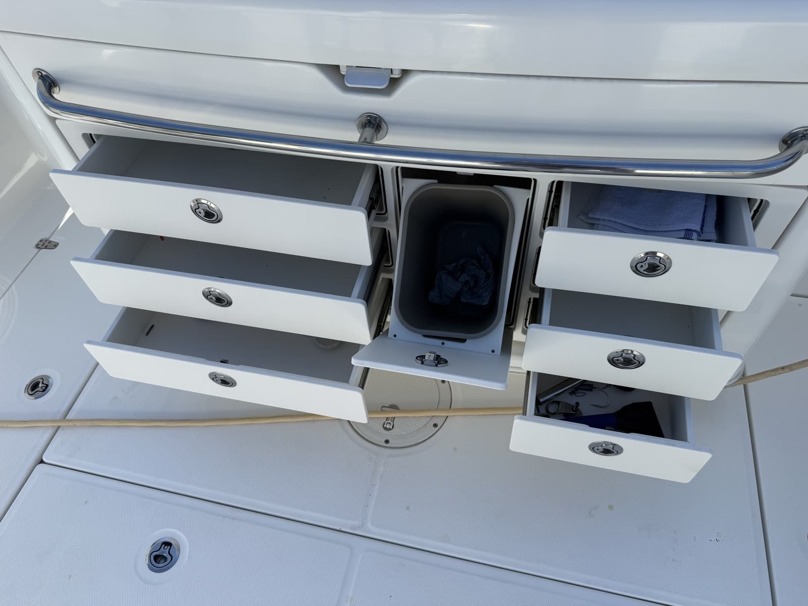 2016 Boston Whaler  - Photo 11