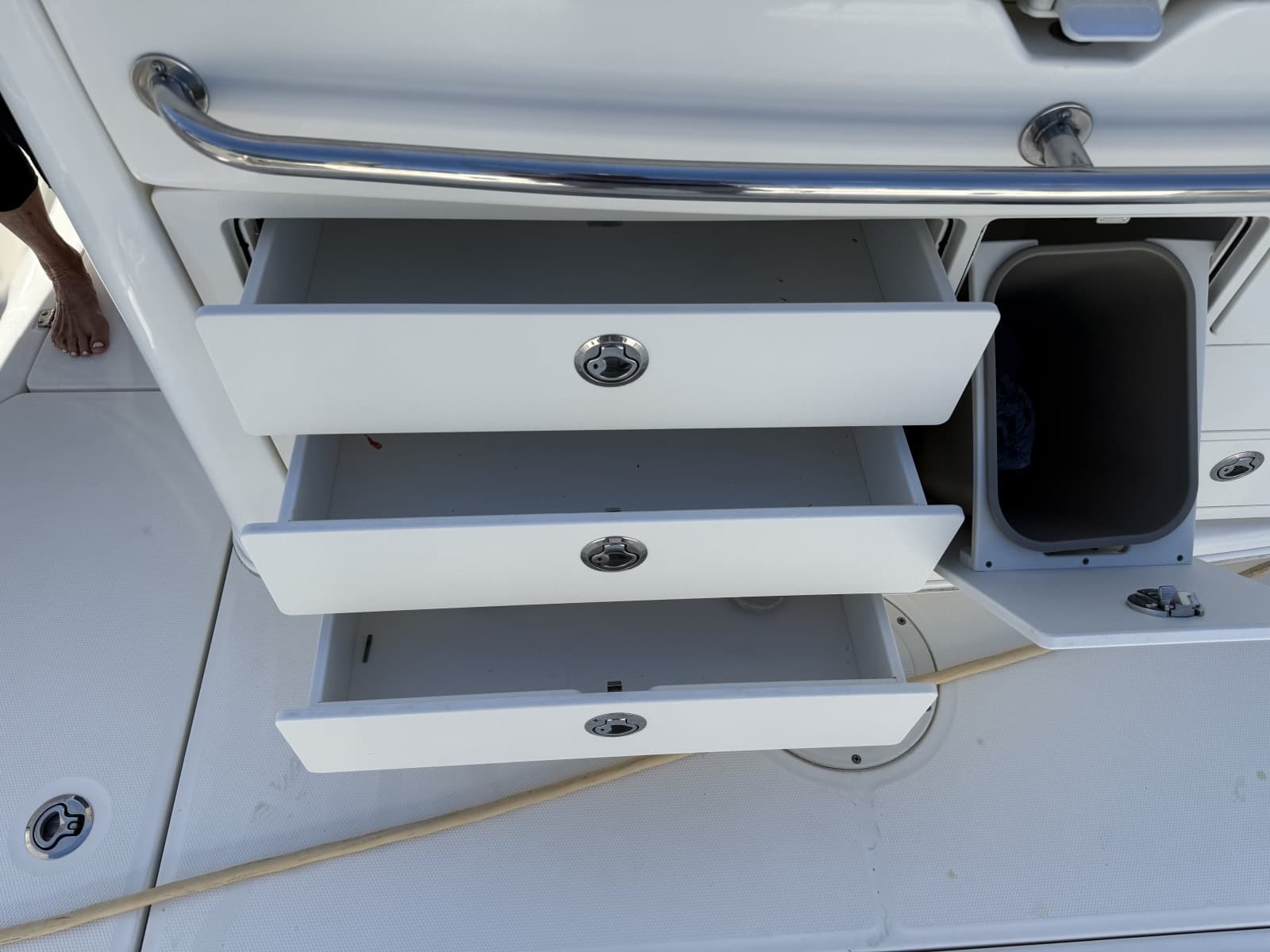 2016 Boston Whaler  - Photo 10