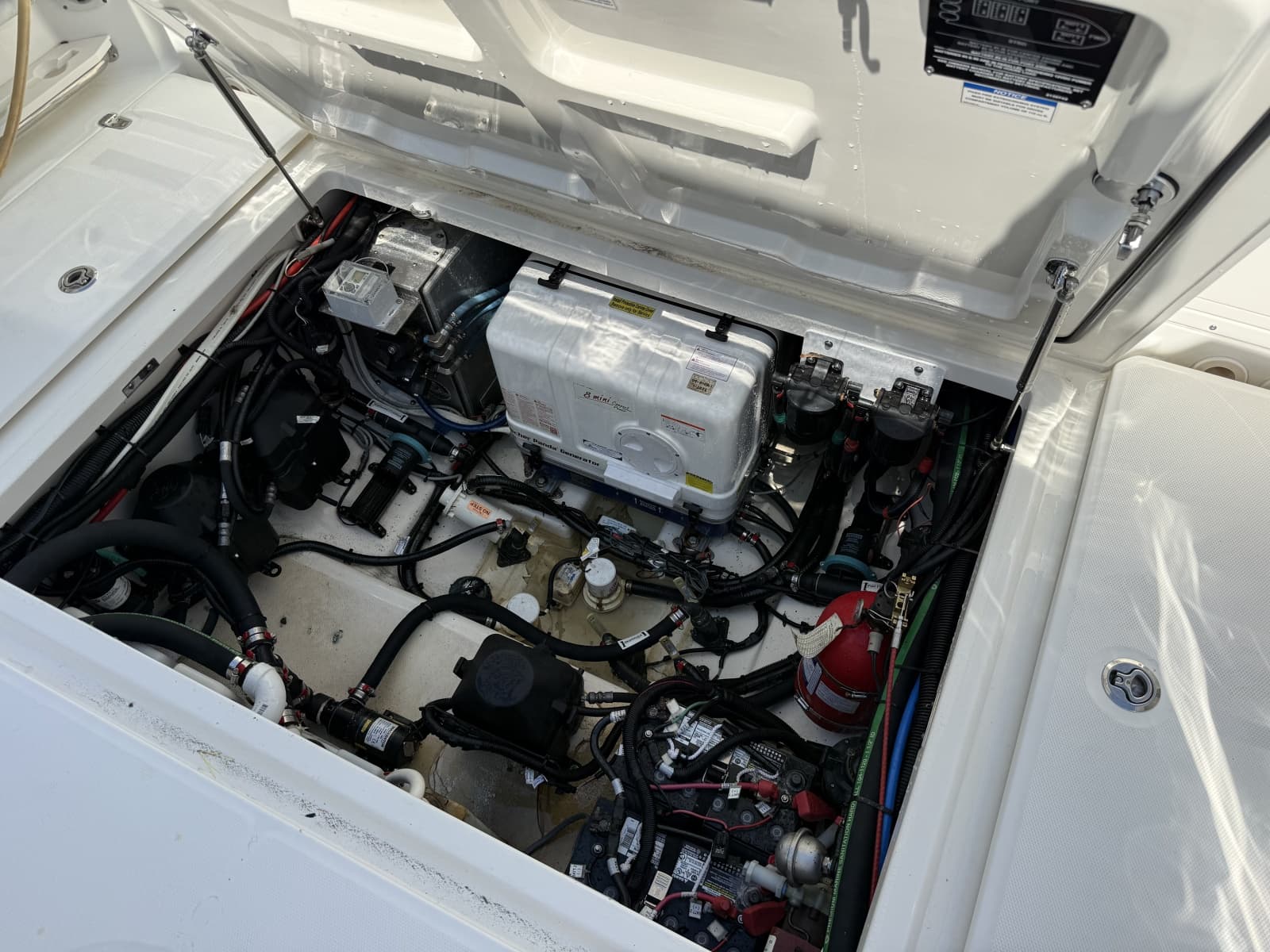 2016 Boston Whaler  - Photo 7