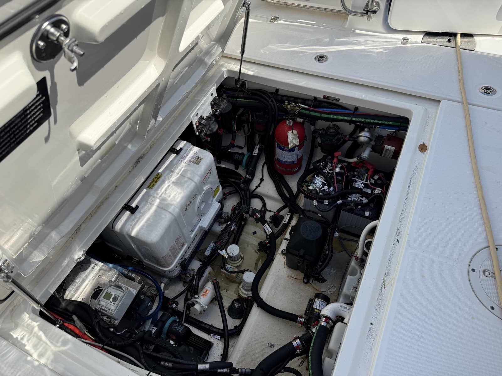 2016 Boston Whaler  - Photo 8