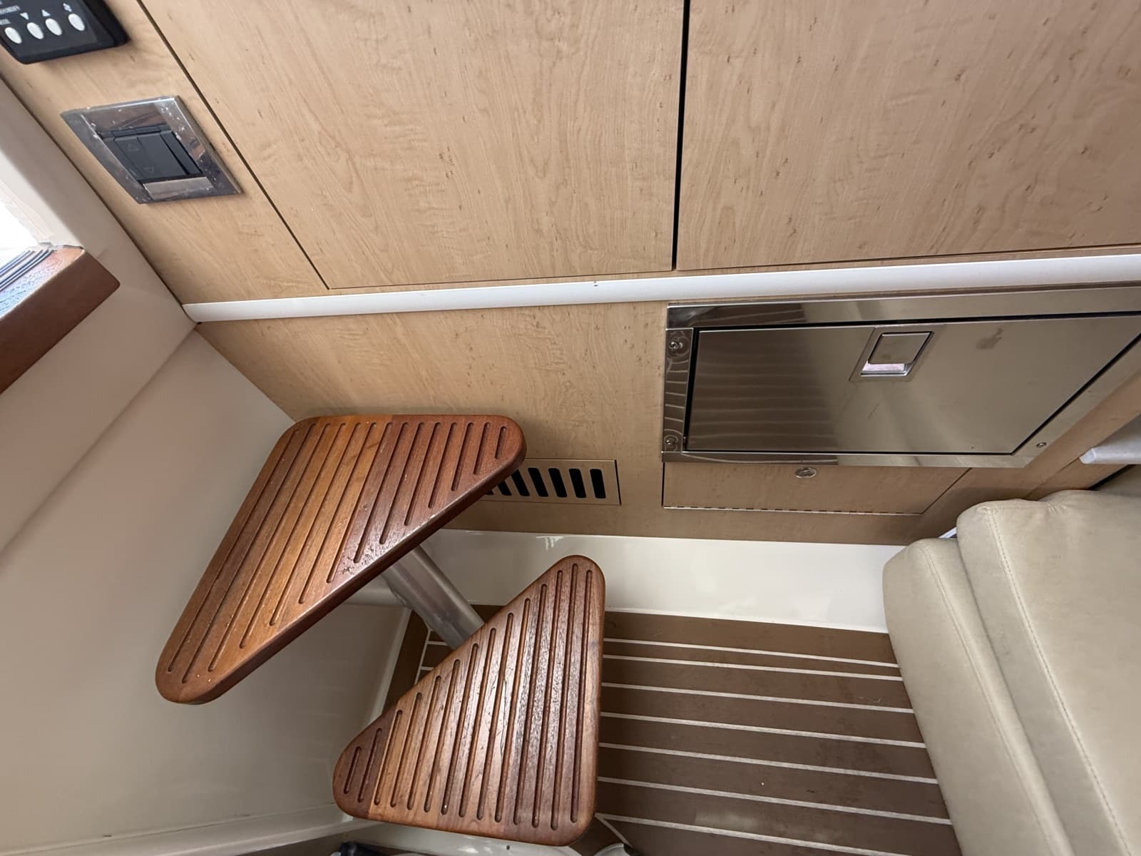 2016 Boston Whaler  - Photo 24