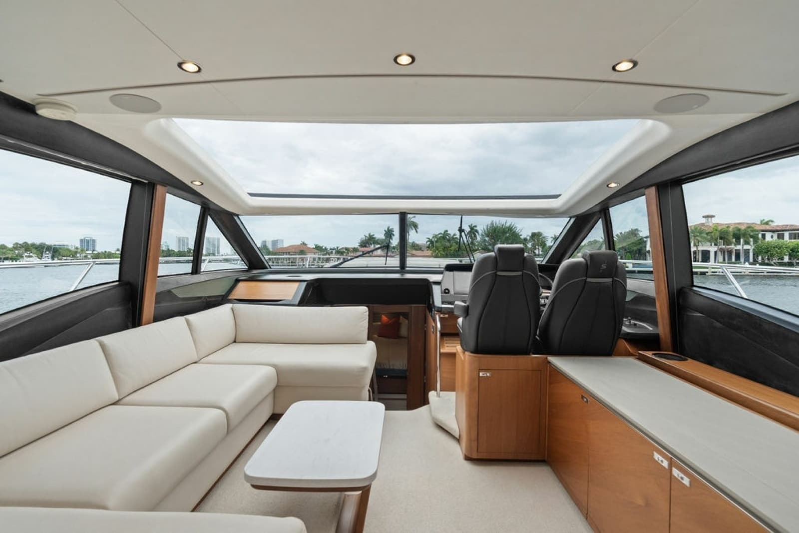 2020 Princess S62 Sportbridge - Photo 44