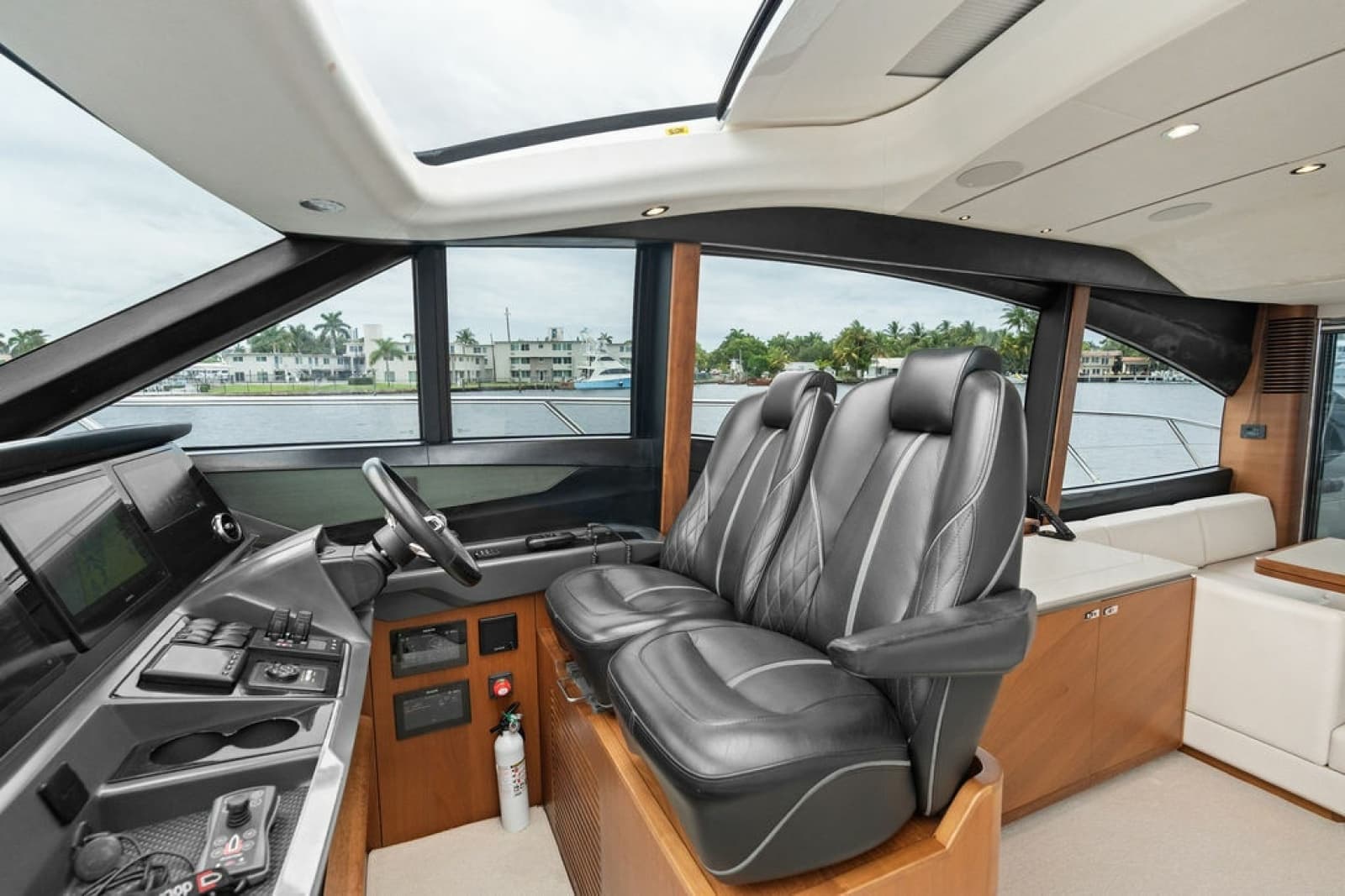 2020 Princess S62 Sportbridge - Photo 45