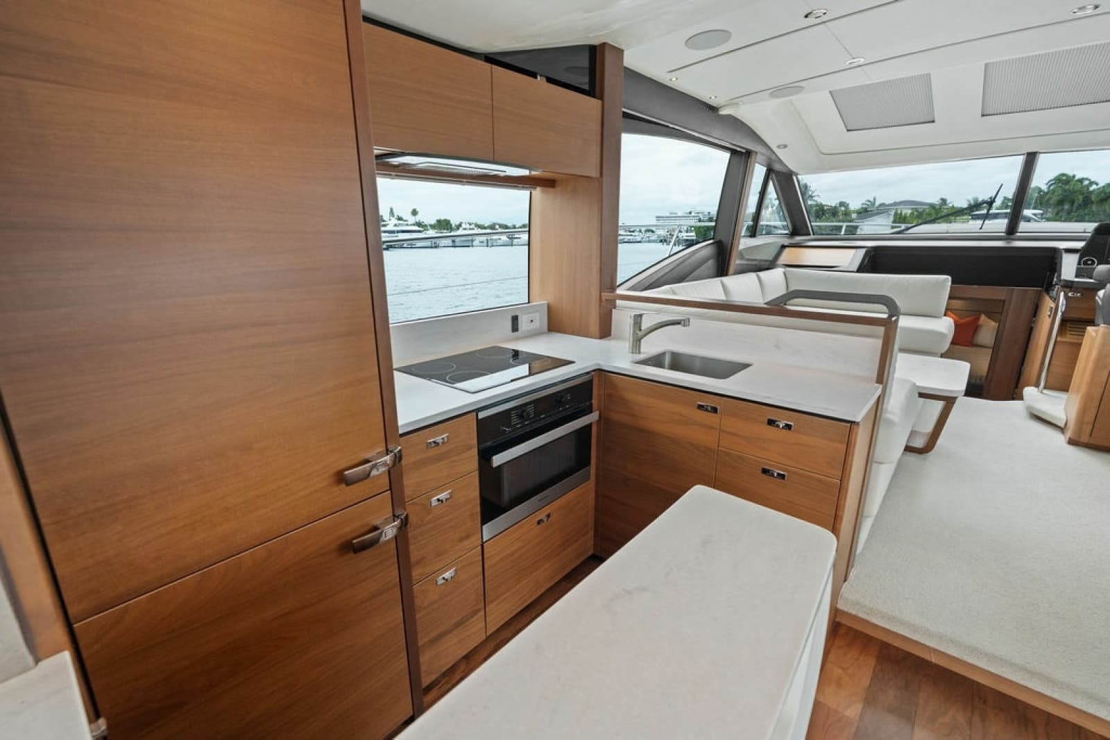 2020 Princess S62 Sportbridge - Photo 33