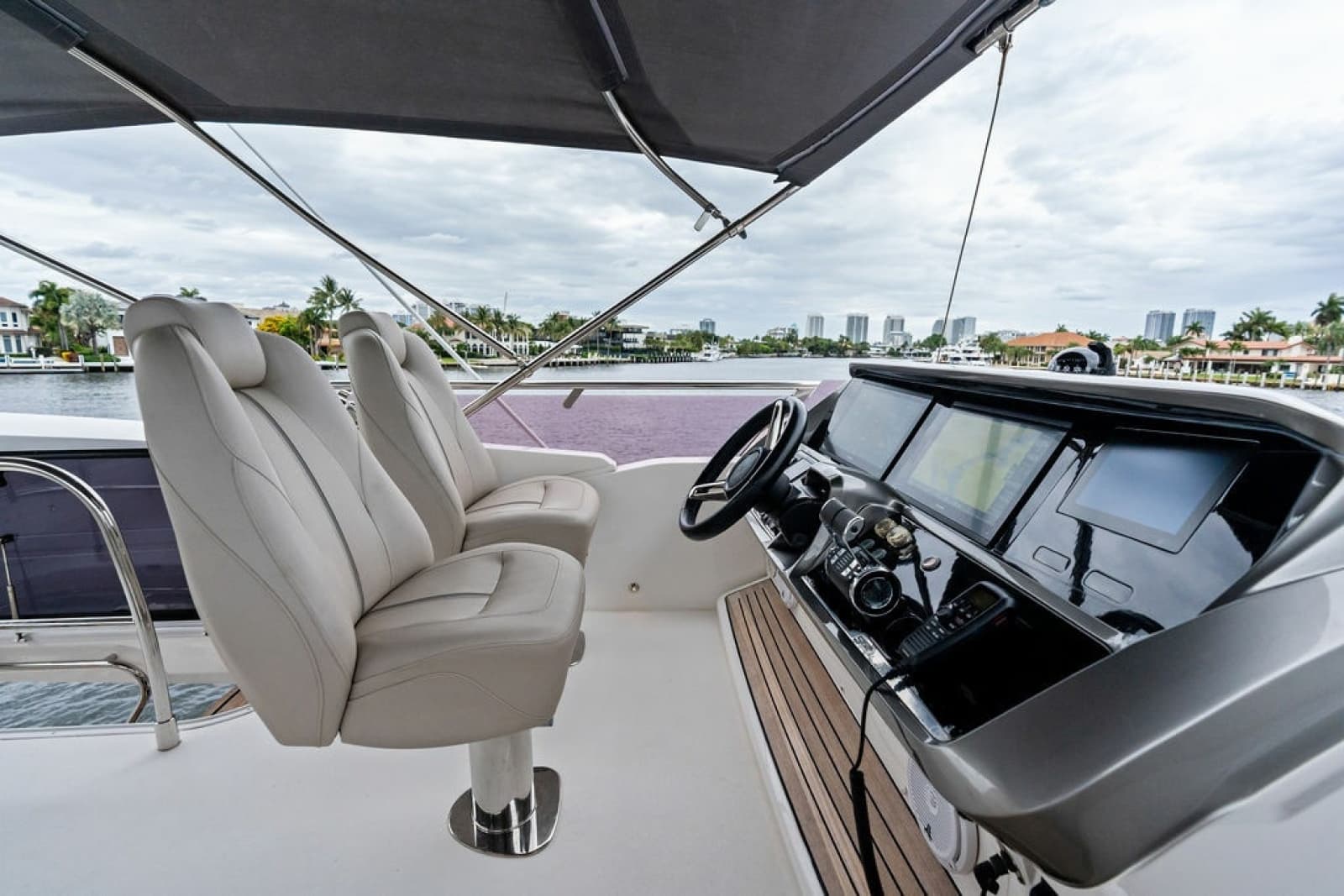2020 Princess S62 Sportbridge - Photo 26