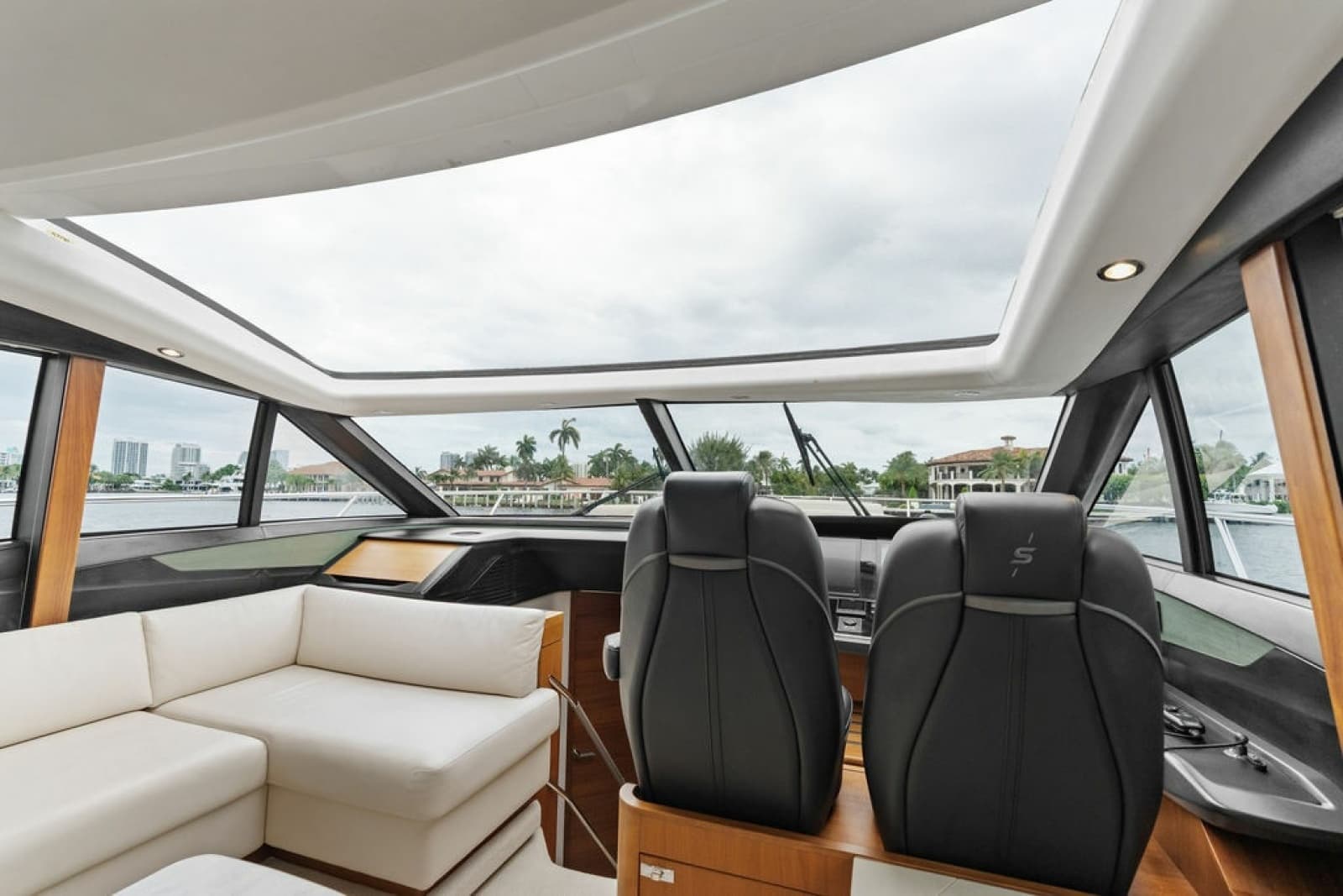 2020 Princess S62 Sportbridge - Photo 43