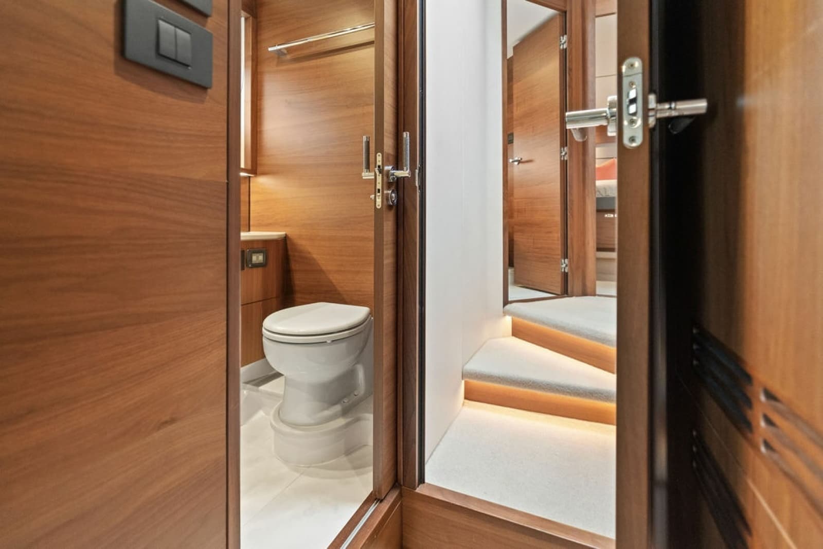 2020 Princess S62 Sportbridge - Photo 58