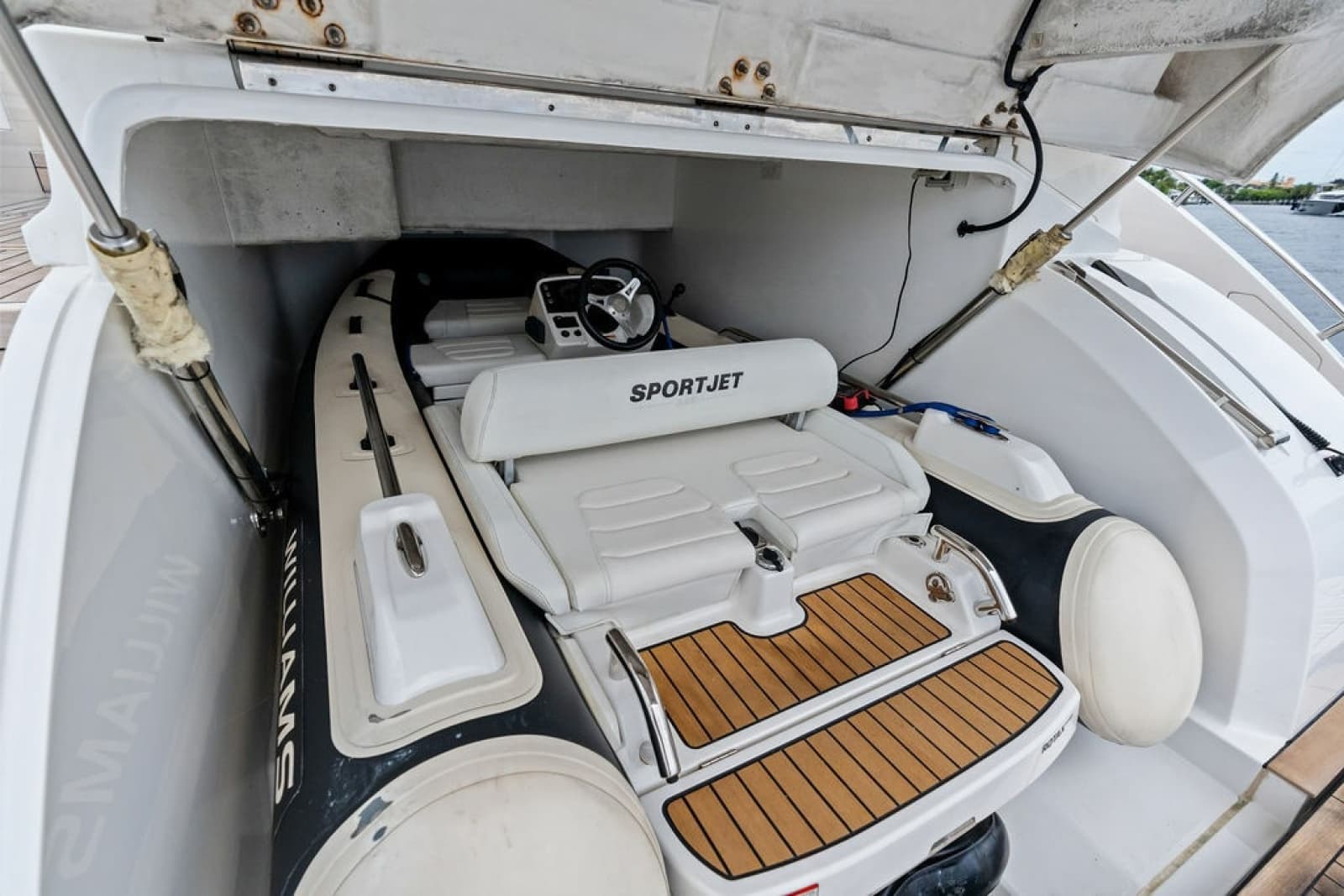 2020 Princess S62 Sportbridge - Photo 11