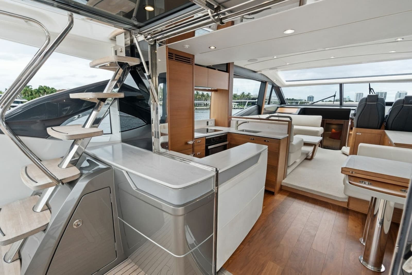 2020 Princess S62 Sportbridge - Photo 32