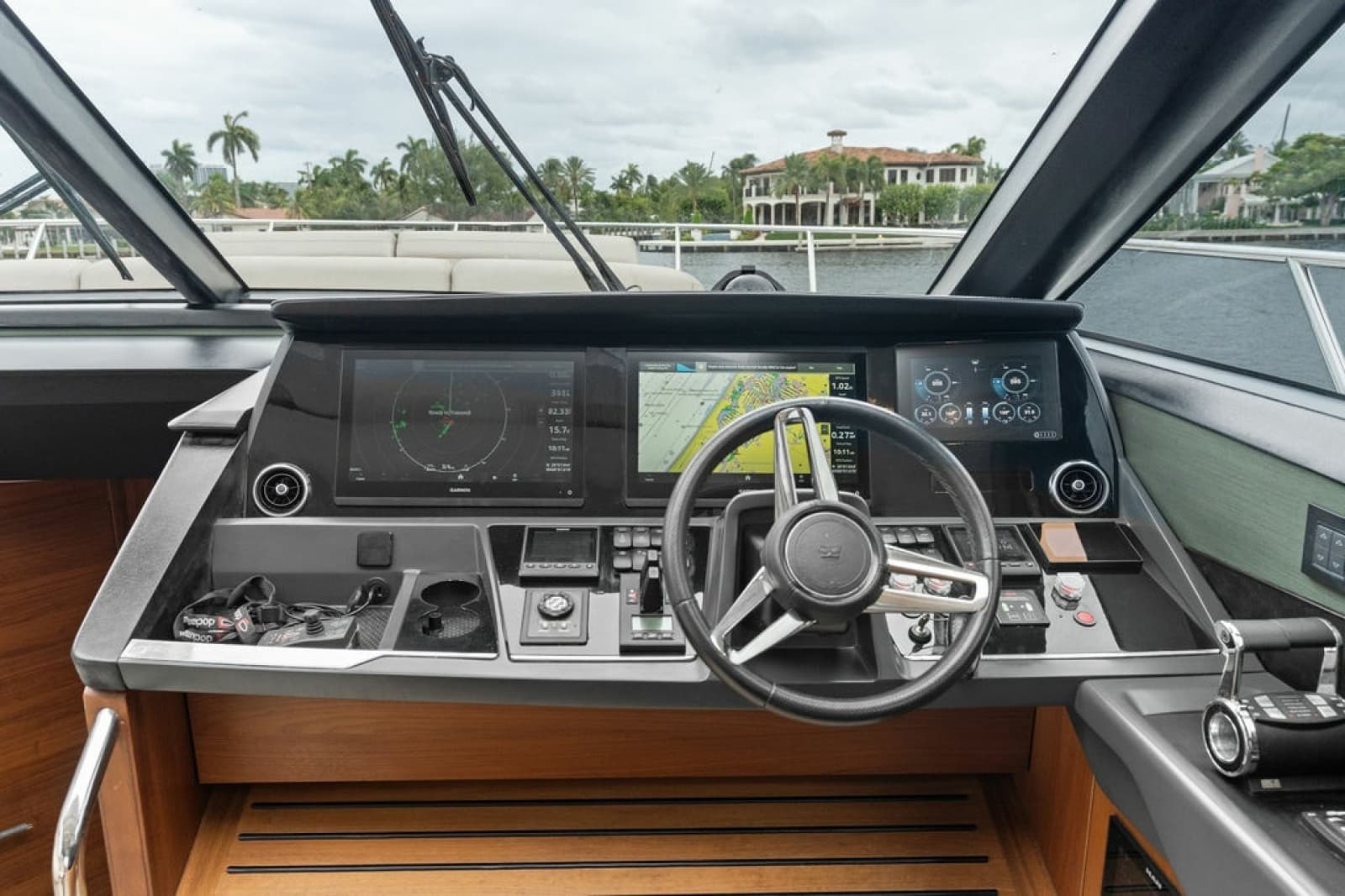 2020 Princess S62 Sportbridge - Photo 47