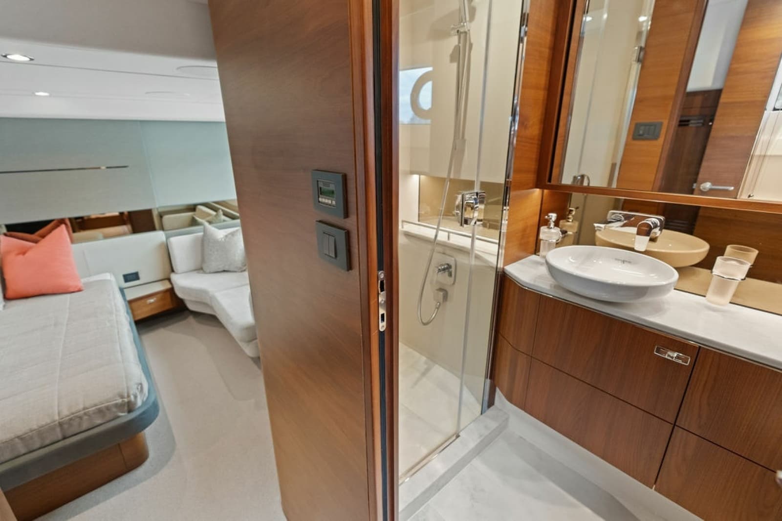 2020 Princess S62 Sportbridge - Photo 57