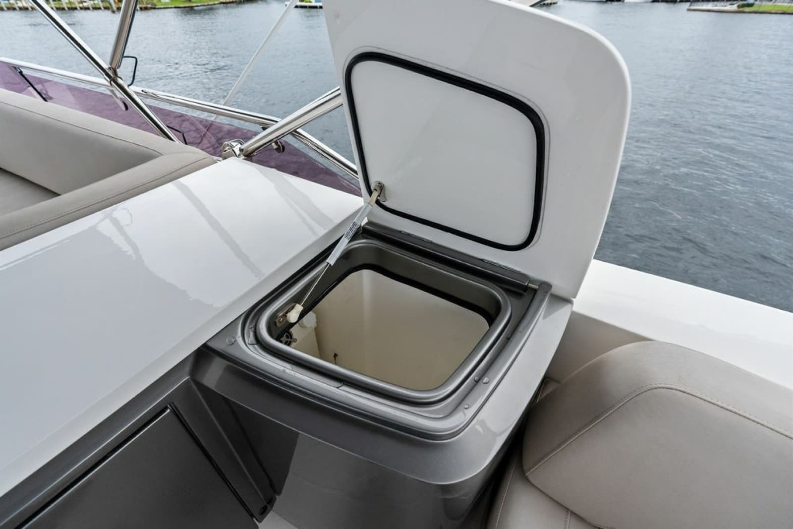 2020 Princess S62 Sportbridge - Photo 30