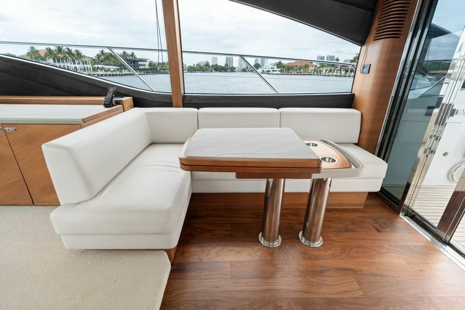 2020 Princess S62 Sportbridge - Photo 38