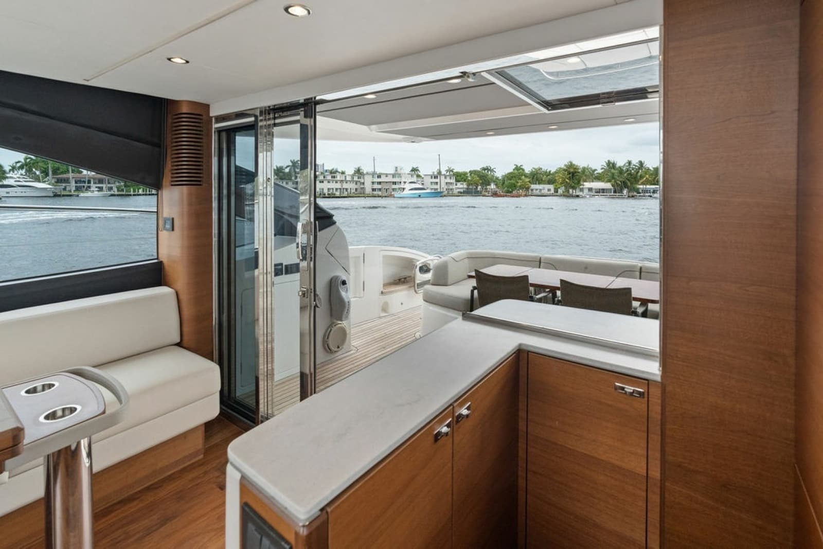 2020 Princess S62 Sportbridge - Photo 34