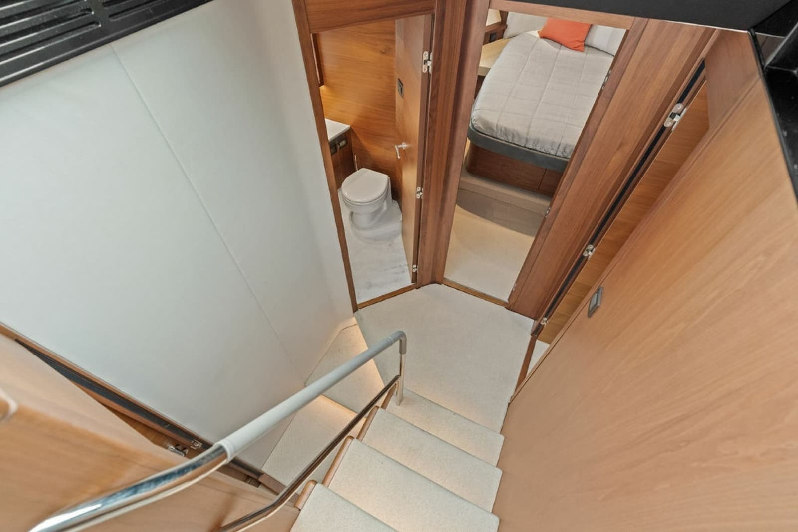 2020 Princess S62 Sportbridge - Photo 48