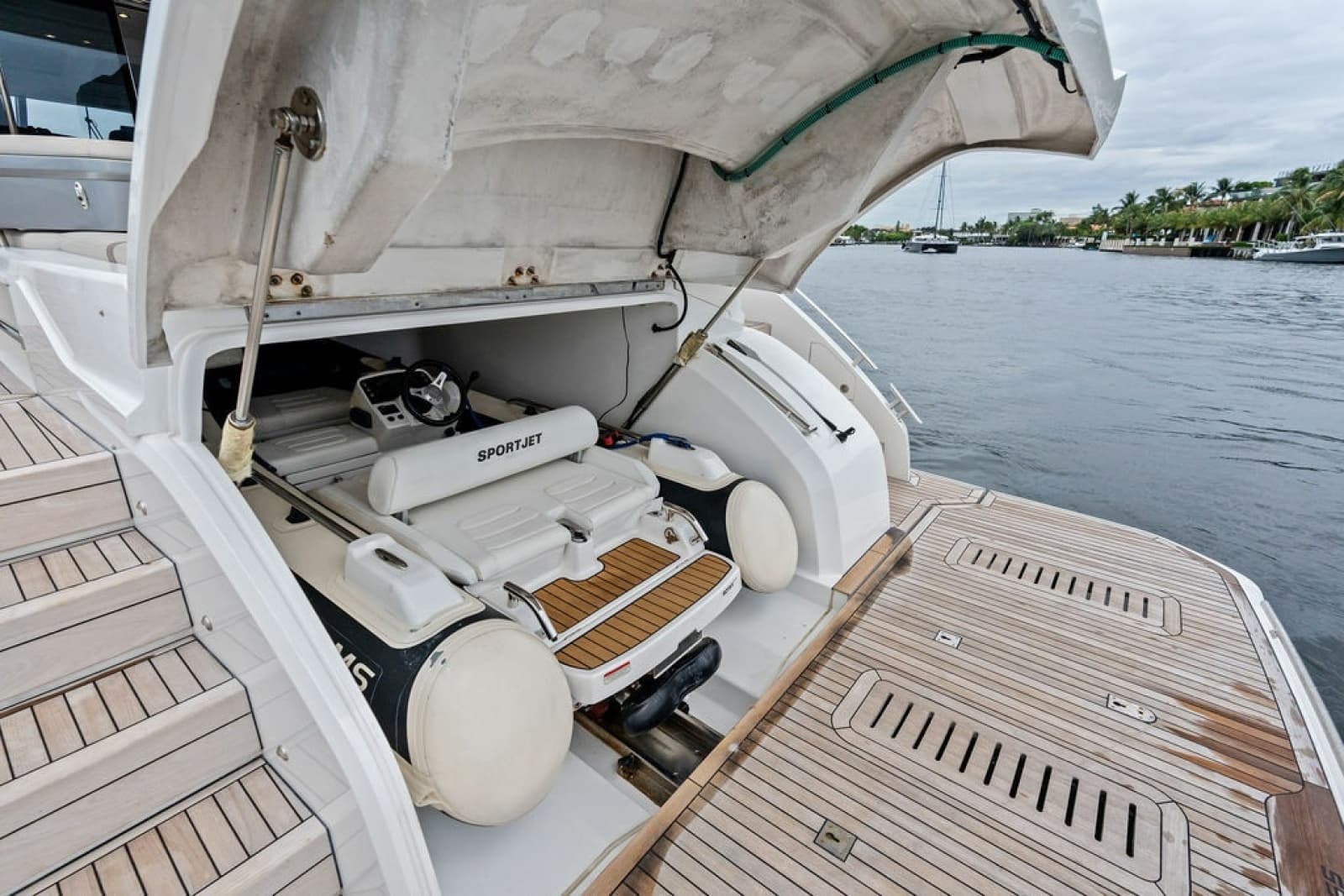 2020 Princess S62 Sportbridge - Photo 12