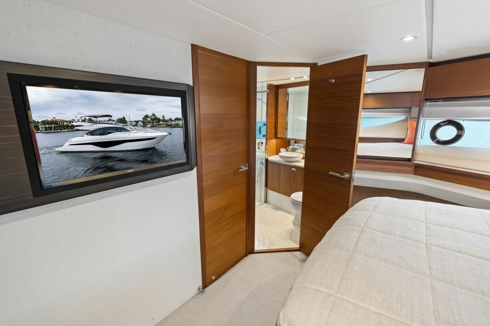 2020 Princess S62 Sportbridge - Photo 53