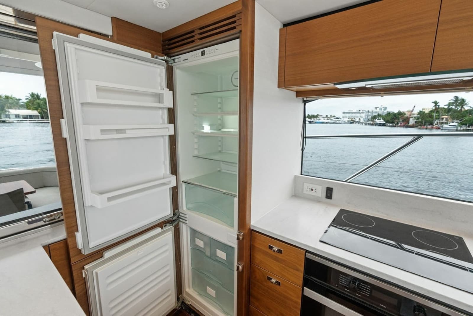 2020 Princess S62 Sportbridge - Photo 36