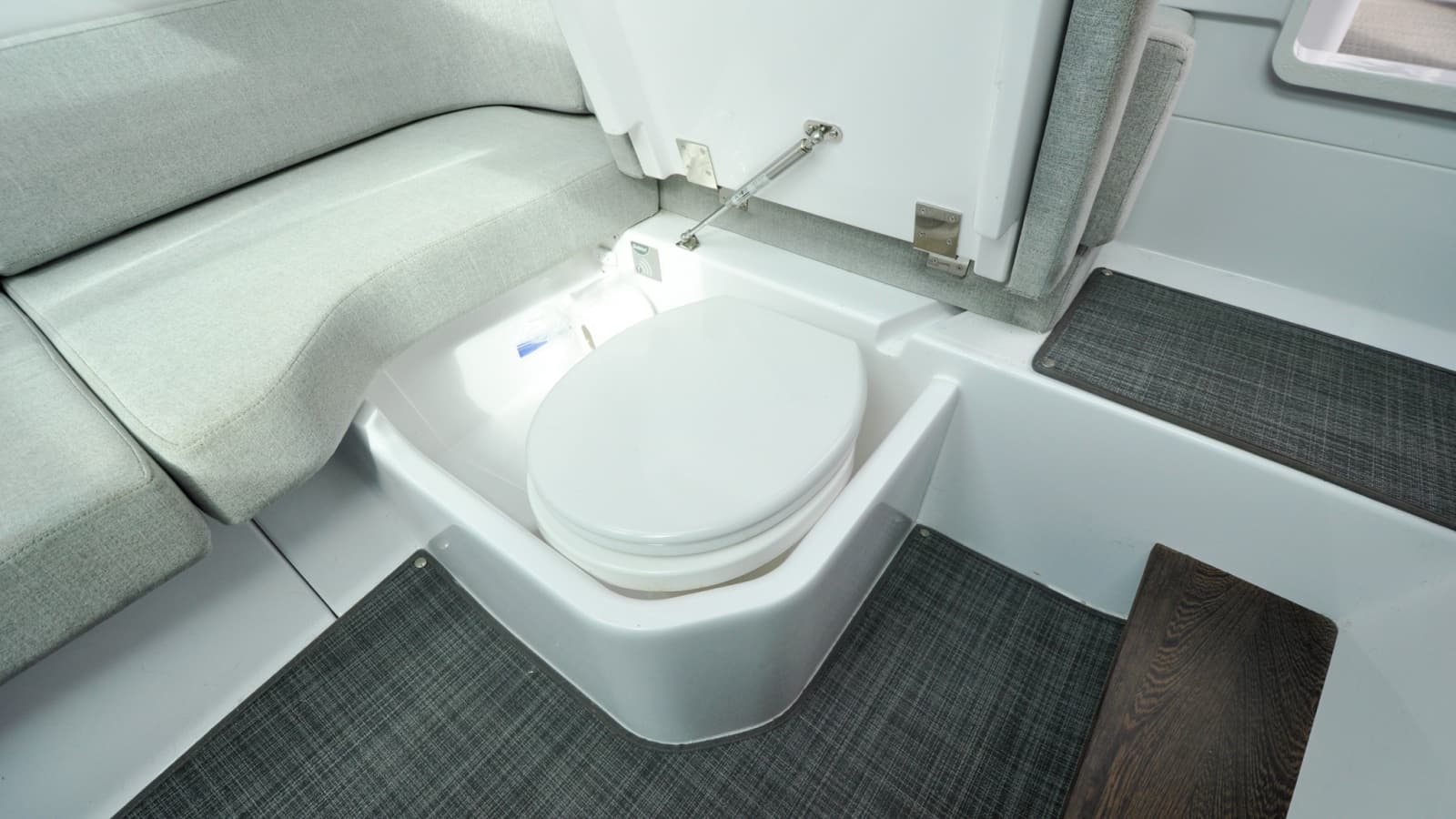2022 Axopar 37XC - Photo 78
