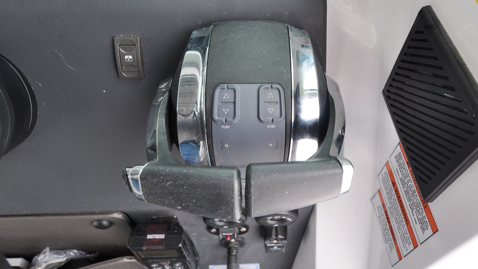 2022 Axopar 37XC - Photo 49