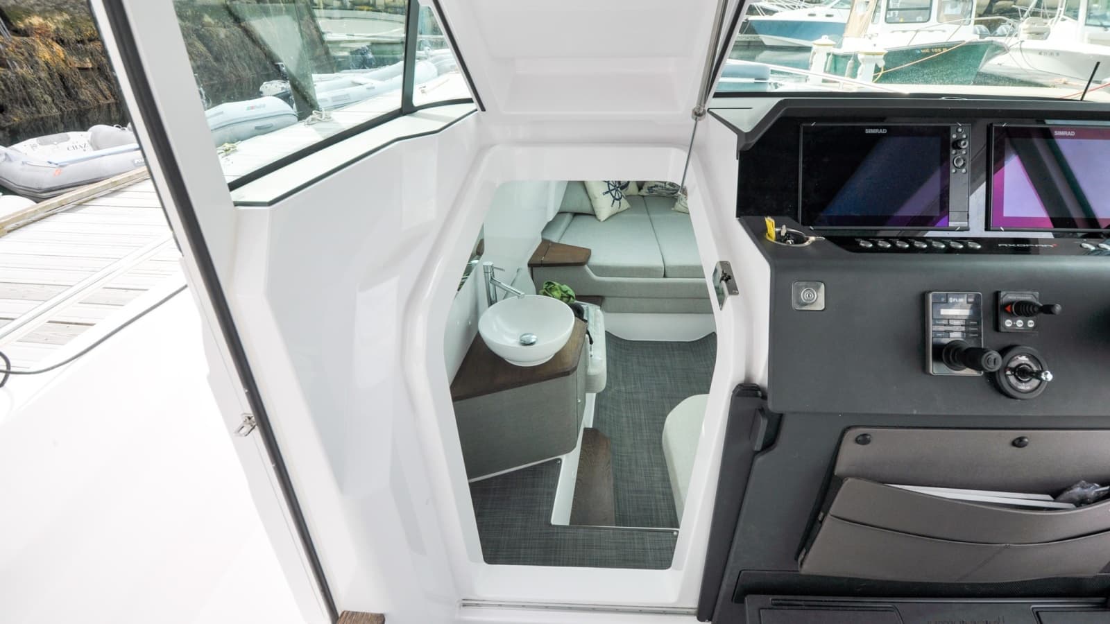 2022 Axopar 37XC - Photo 73