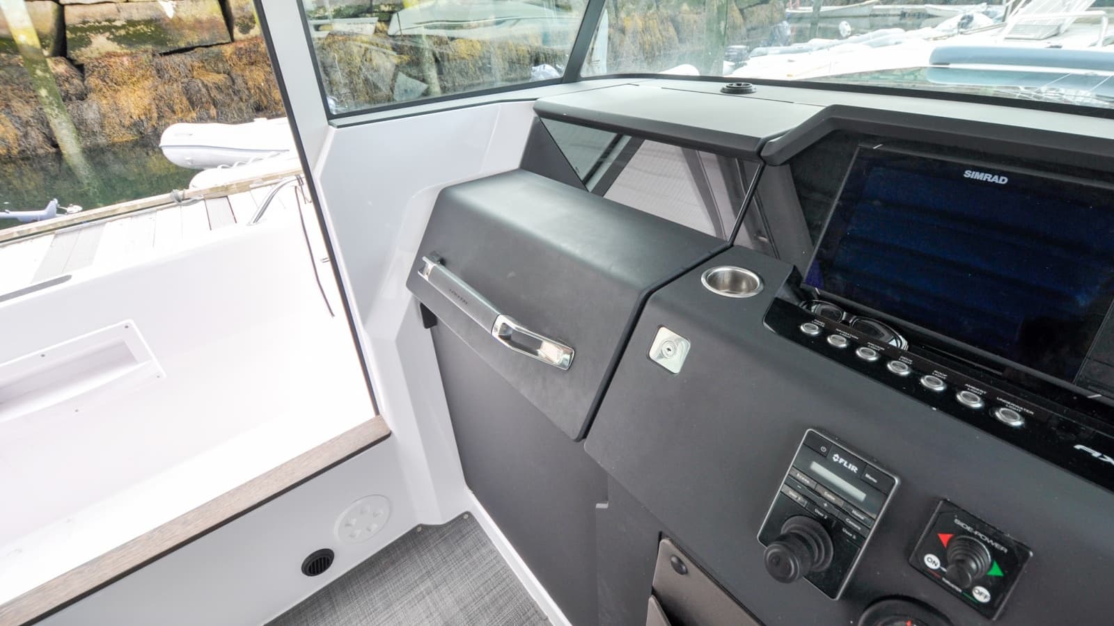 2022 Axopar 37XC - Photo 60