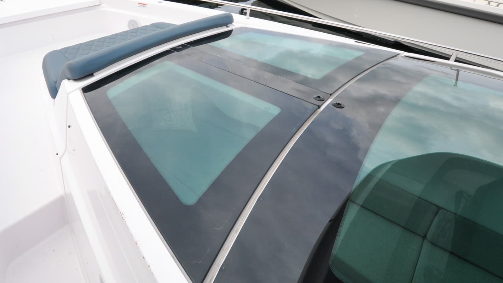 2022 Axopar 37XC - Photo 19