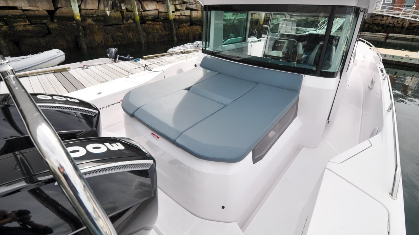 2022 Axopar 37XC - Photo 10