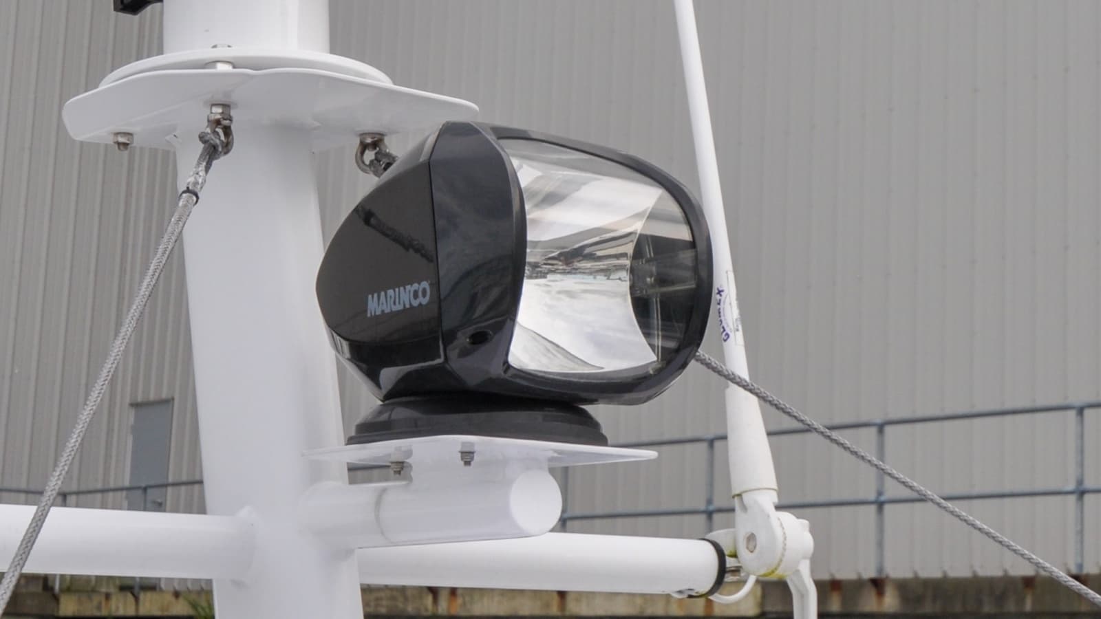 2022 Axopar 37XC - Photo 36