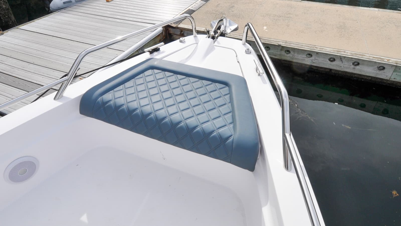 2022 Axopar 37XC - Photo 20