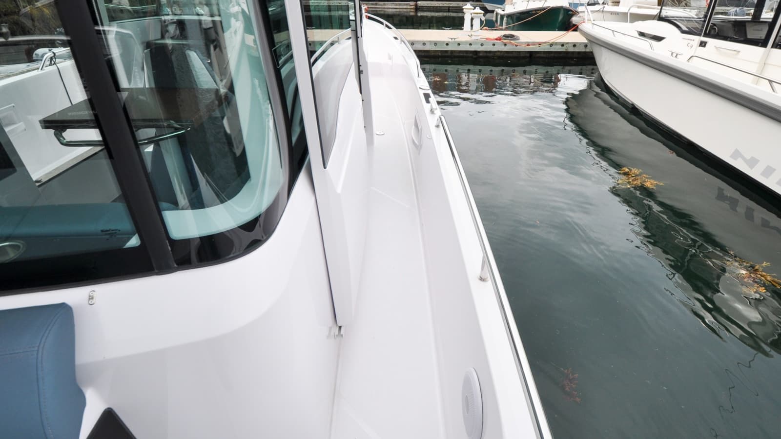 2022 Axopar 37XC - Photo 16