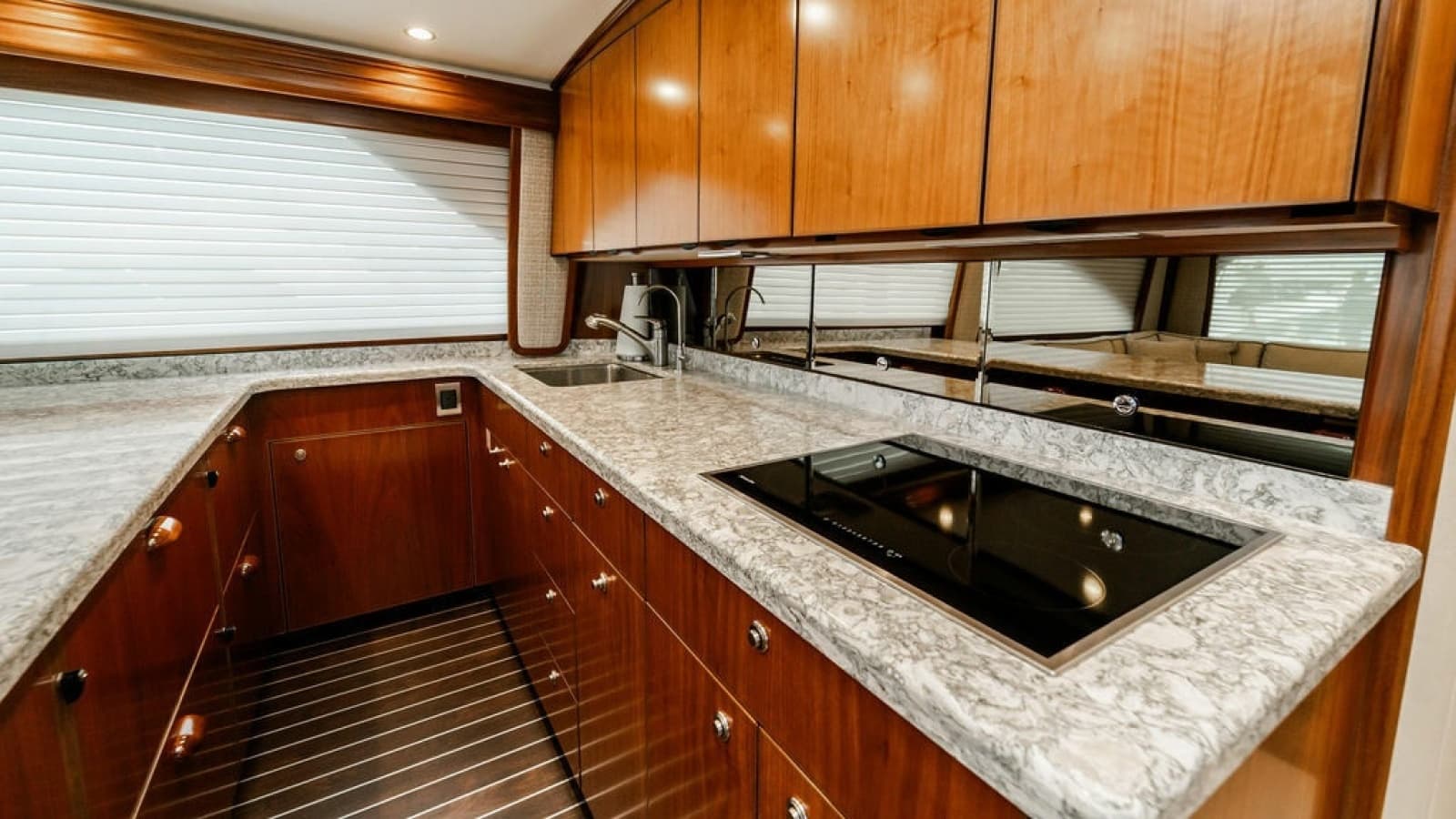 2021 Viking 58 Convertible - Photo 6