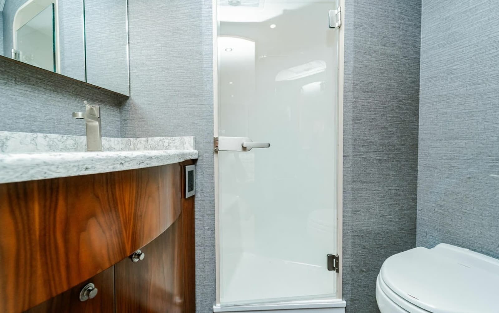 2021 Viking 58 Convertible - Photo 10