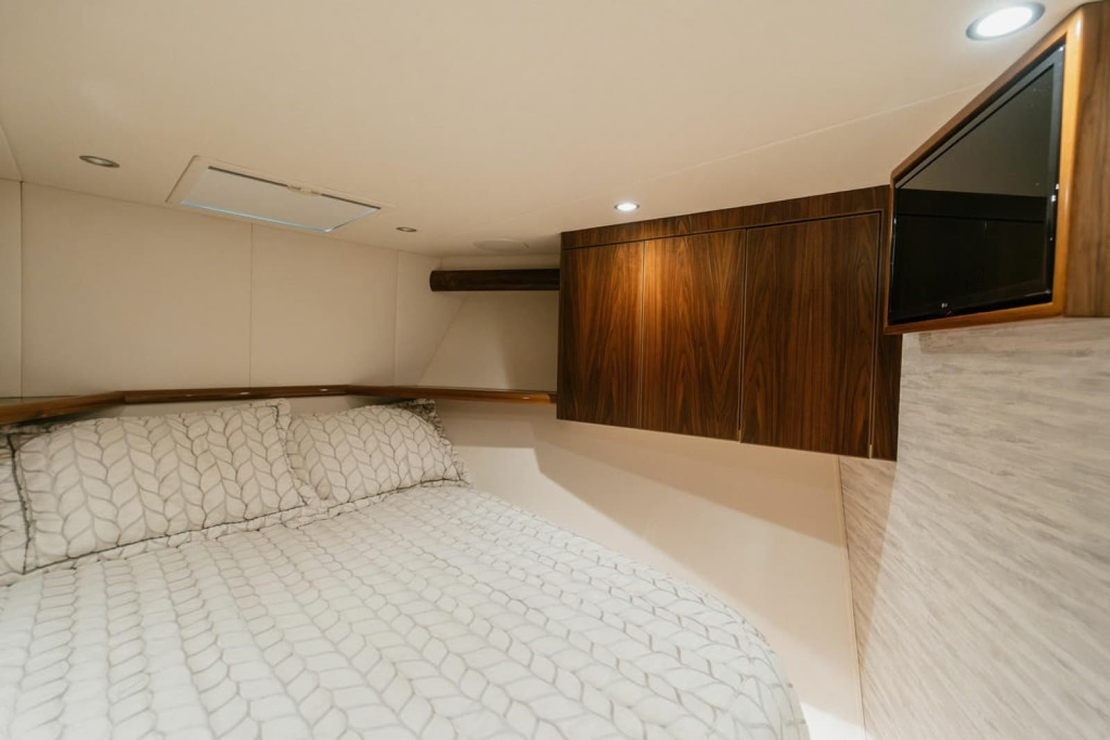 2021 Viking 58 Convertible - Photo 14