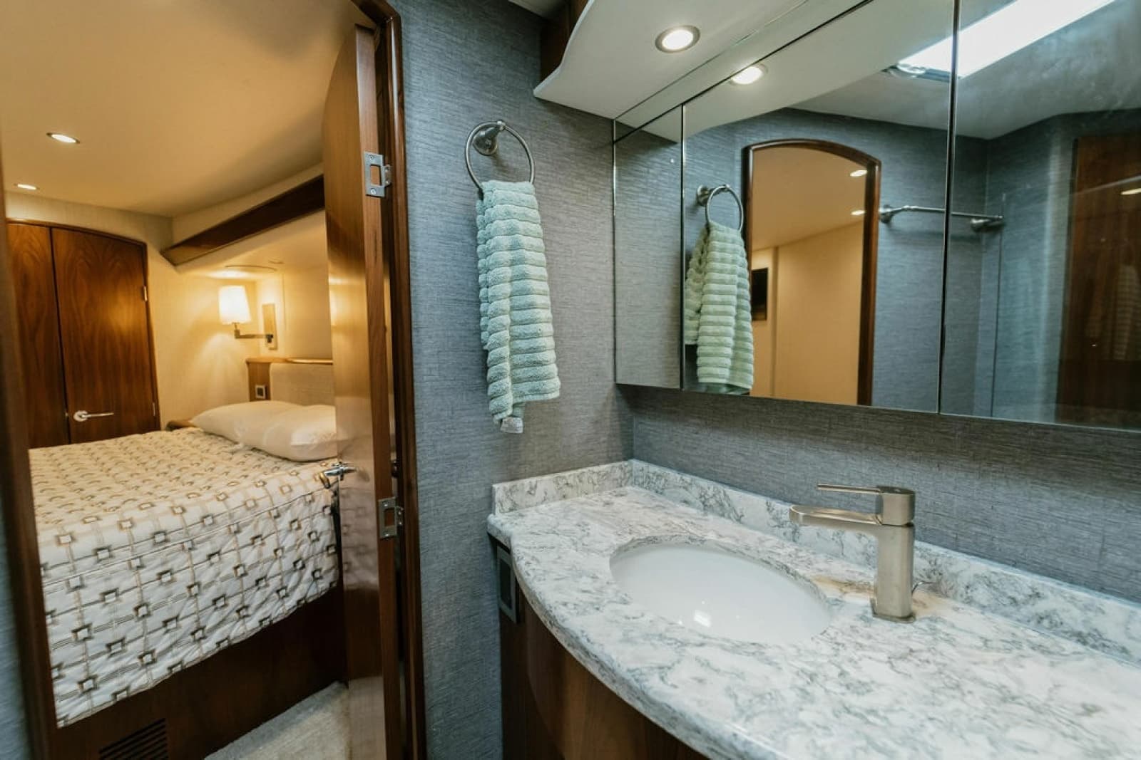 2021 Viking 58 Convertible - Photo 16