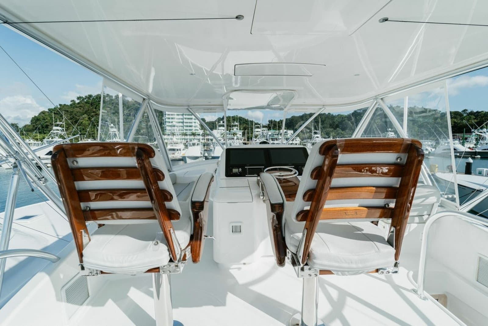 2021 Viking 58 Convertible - Photo 22