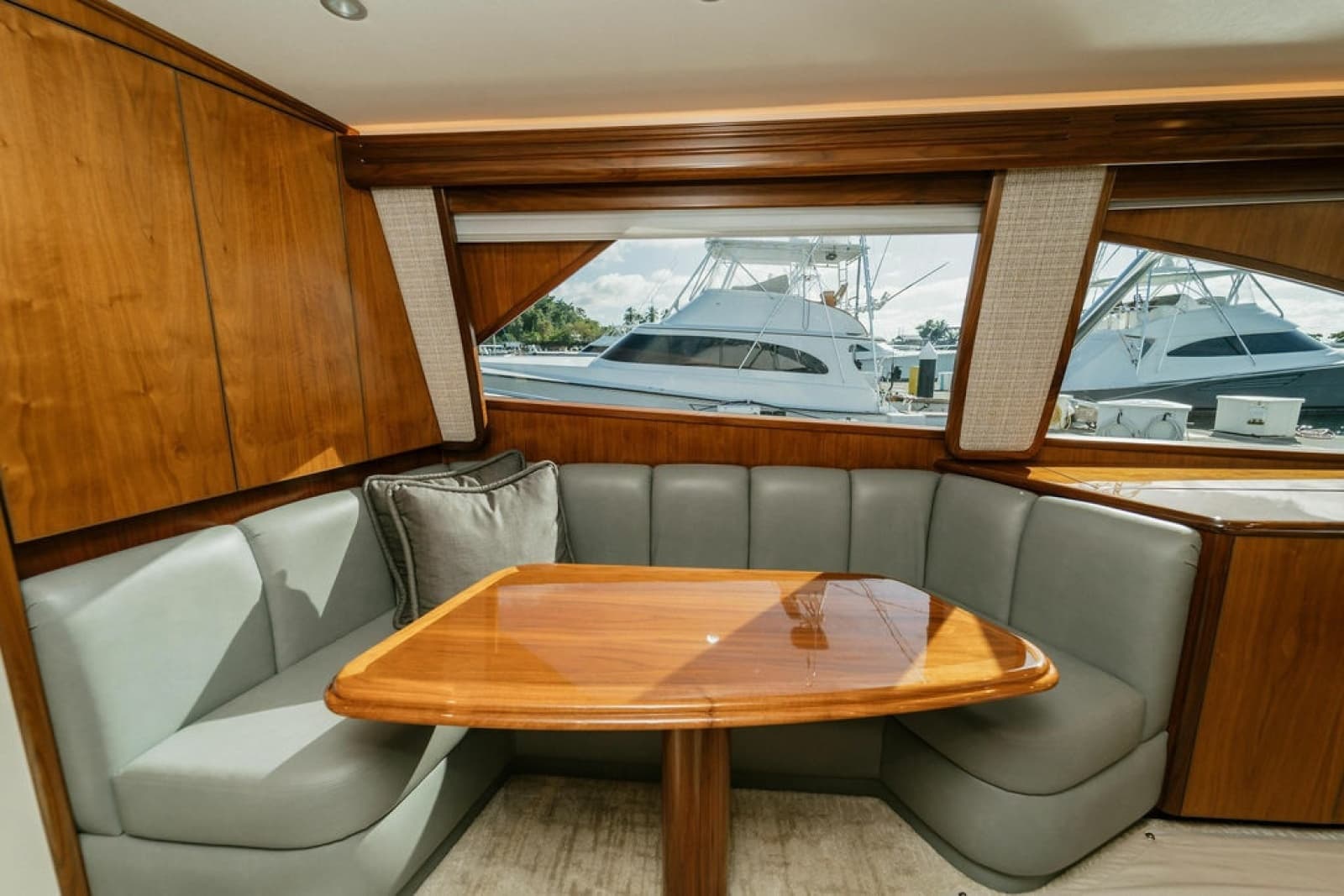 2021 Viking 58 Convertible - Photo 7