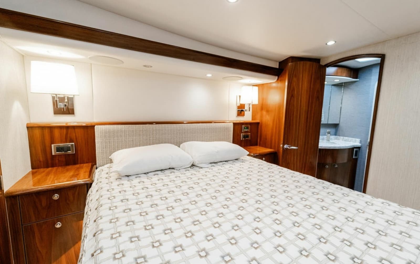 2021 Viking 58 Convertible - Photo 9