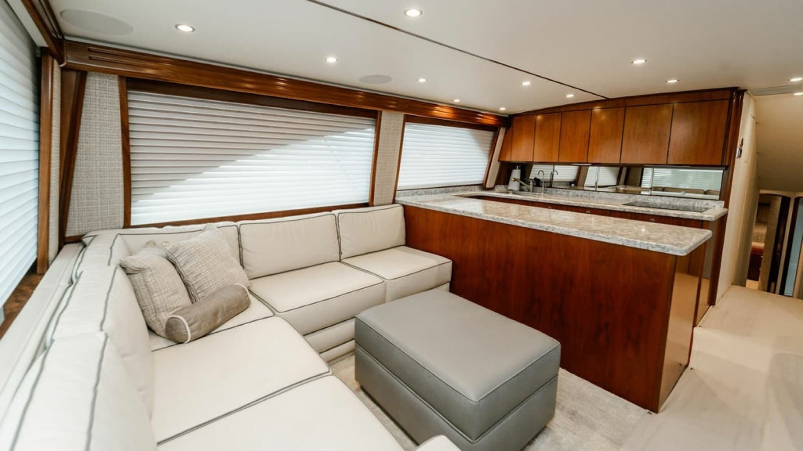 2021 Viking 58 Convertible - Photo 4