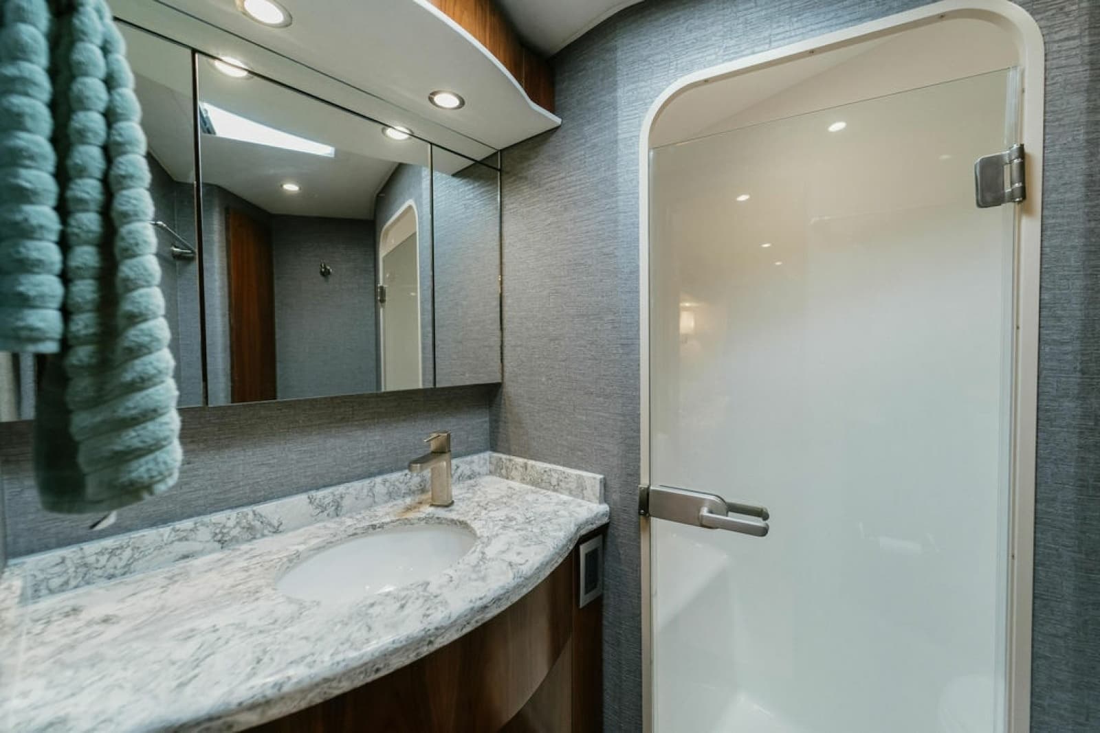 2021 Viking 58 Convertible - Photo 12