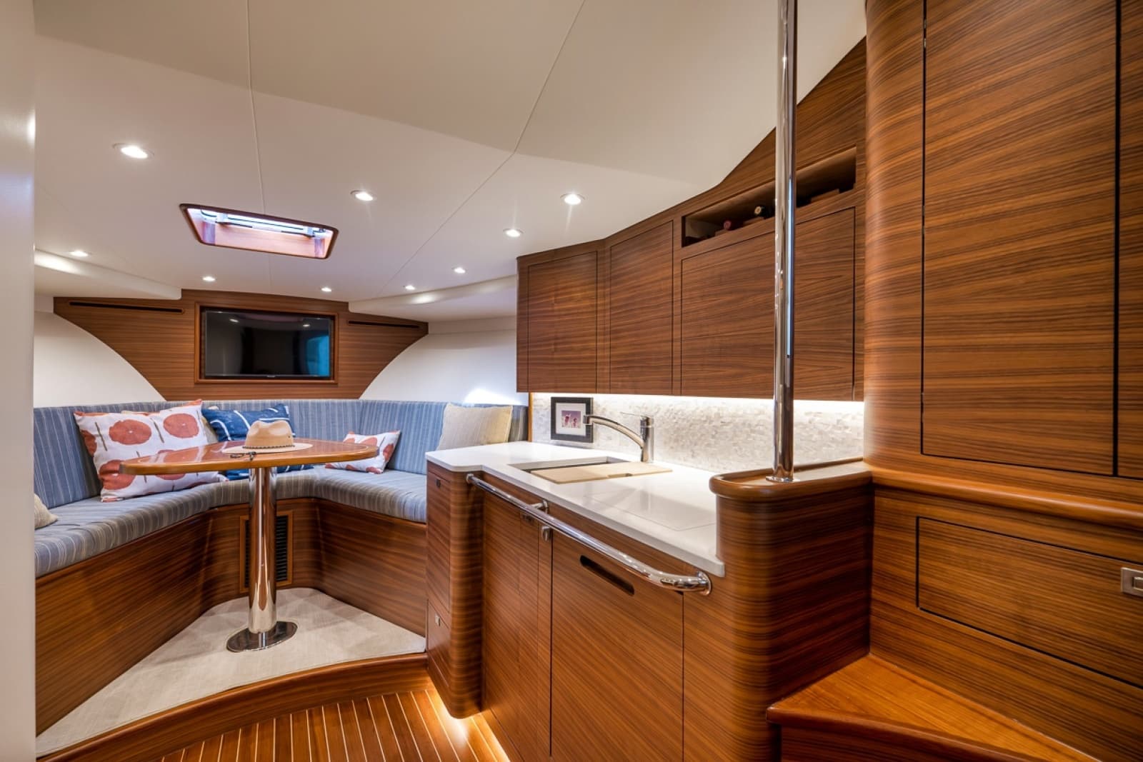 2024 Custom Carolina 40 Express - Photo 34