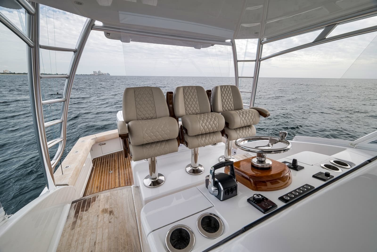 2024 Custom Carolina 40 Express - Photo 48