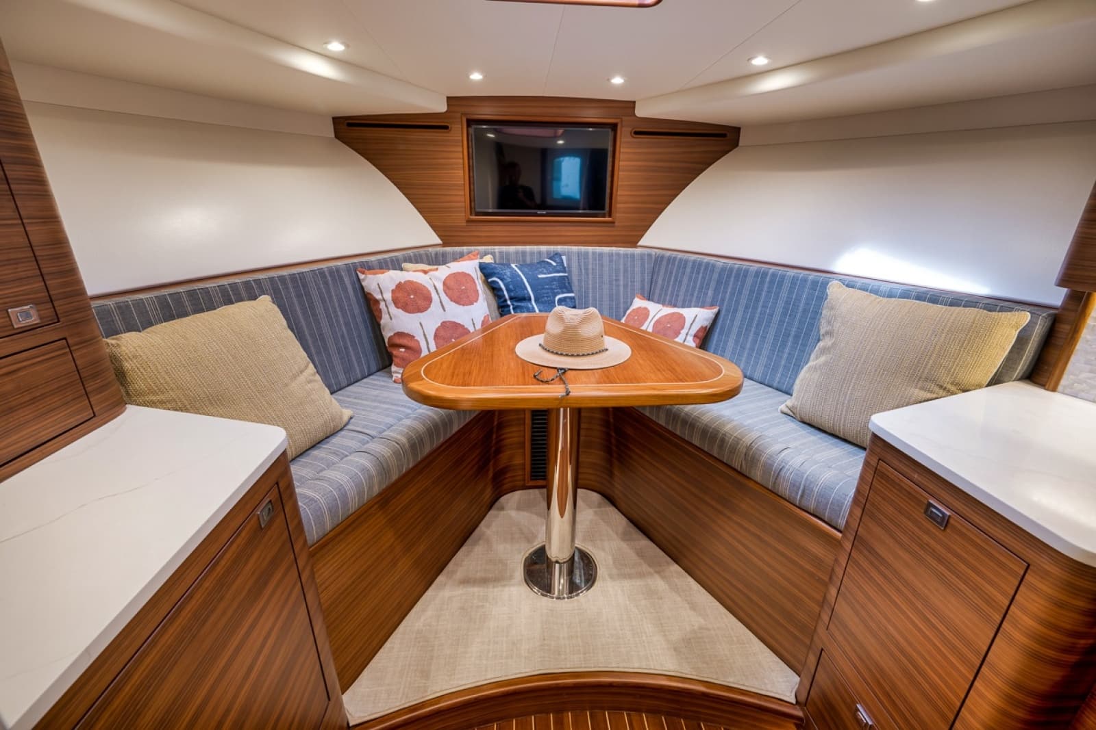 2024 Custom Carolina 40 Express - Photo 38