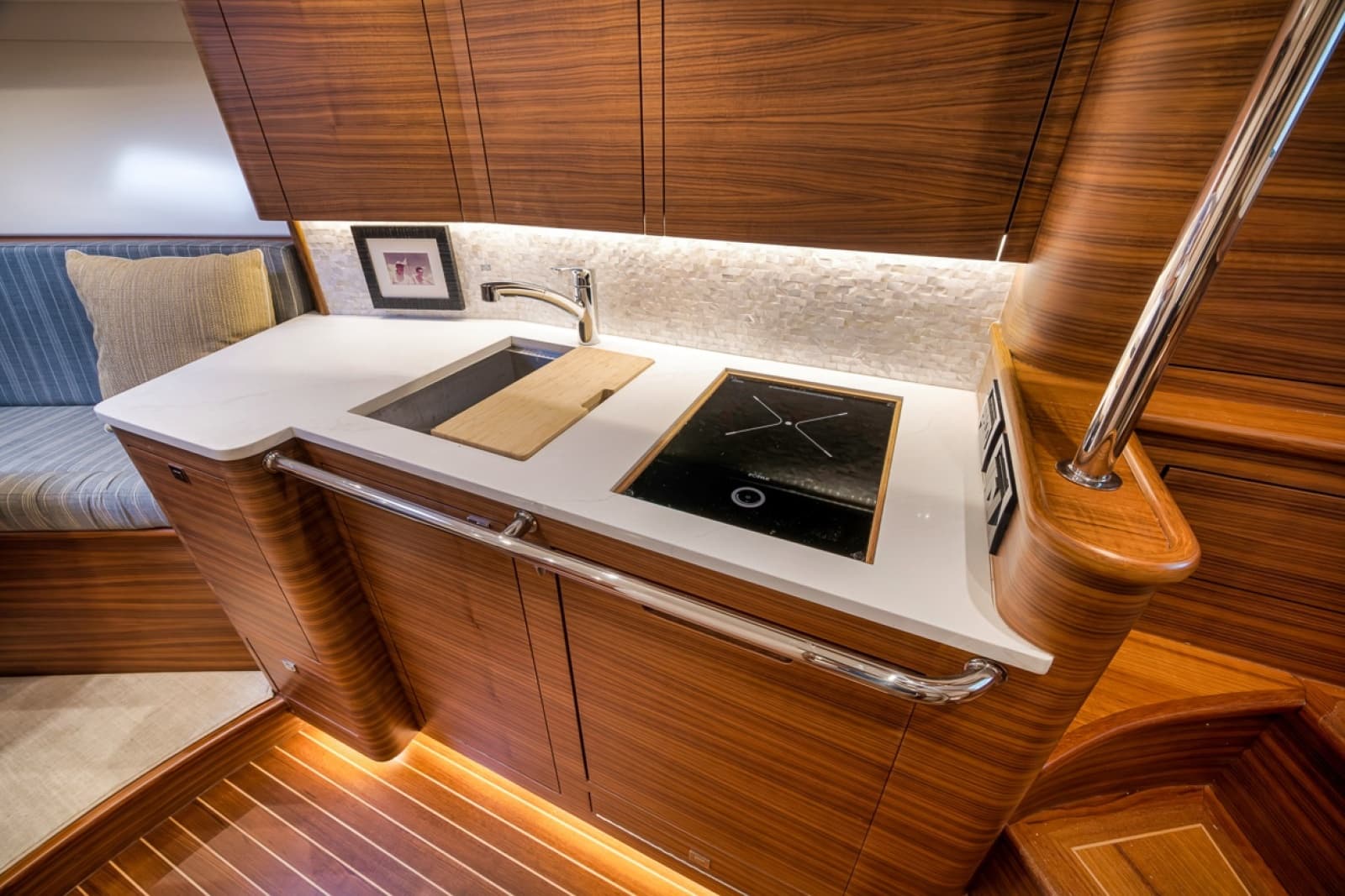 2024 Custom Carolina 40 Express - Photo 37