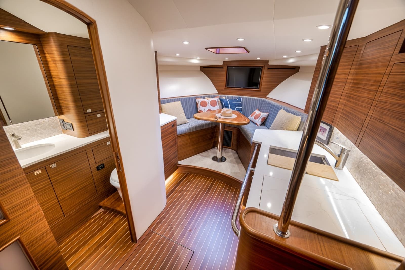 2024 Custom Carolina 40 Express - Photo 33