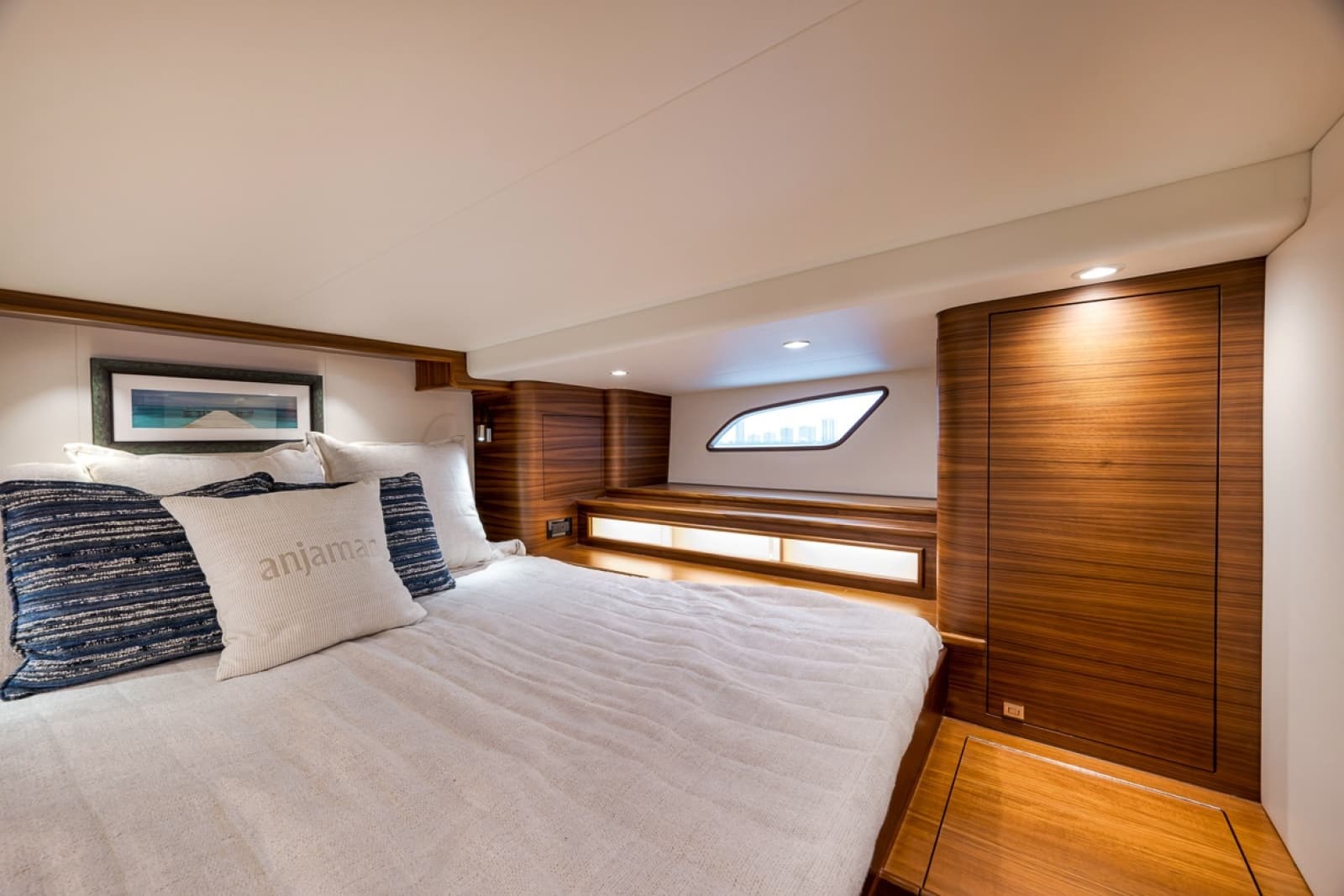 2024 Custom Carolina 40 Express - Photo 46
