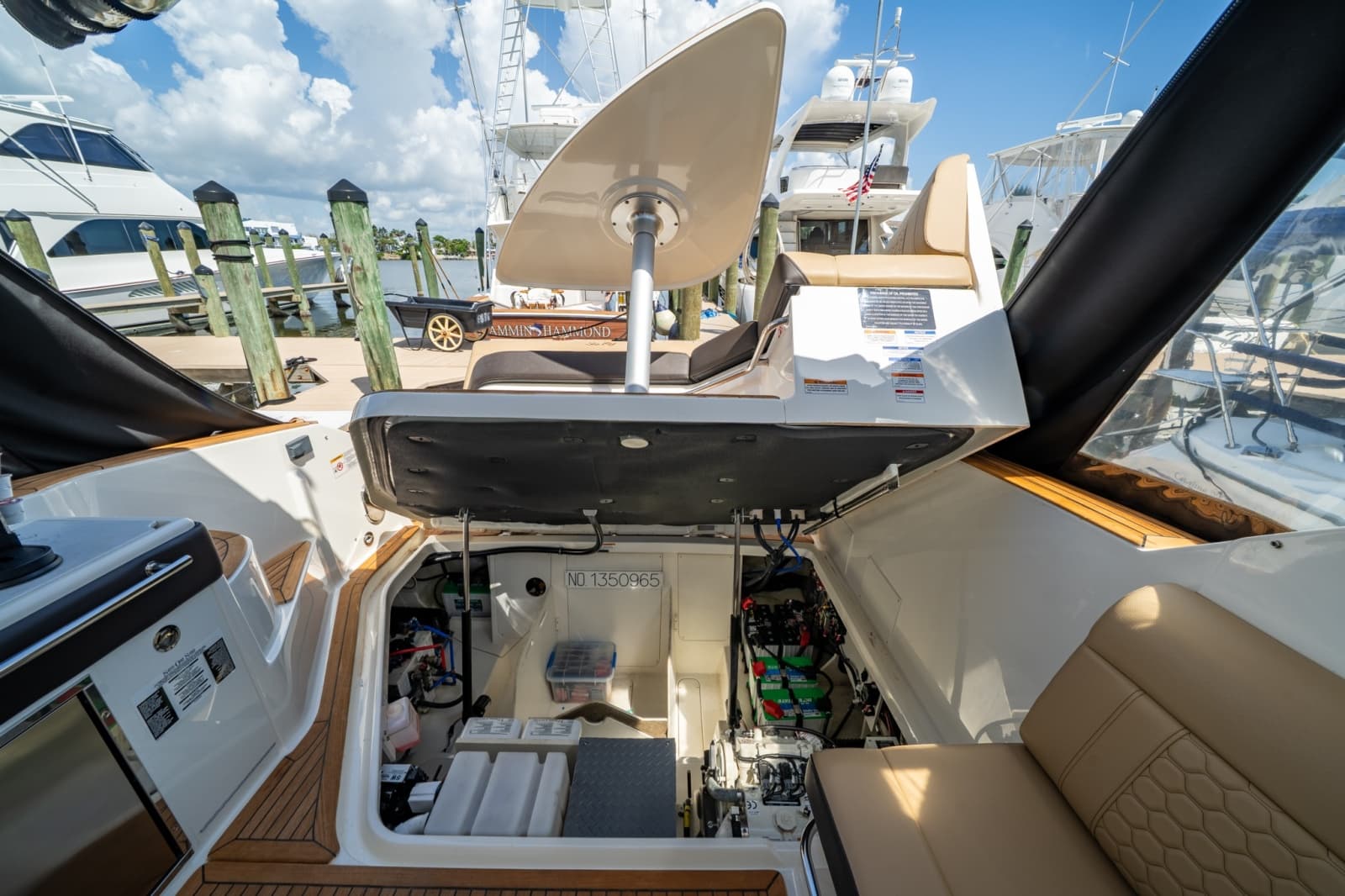 2025 Sea Ray 320 Sundancer - Photo 26