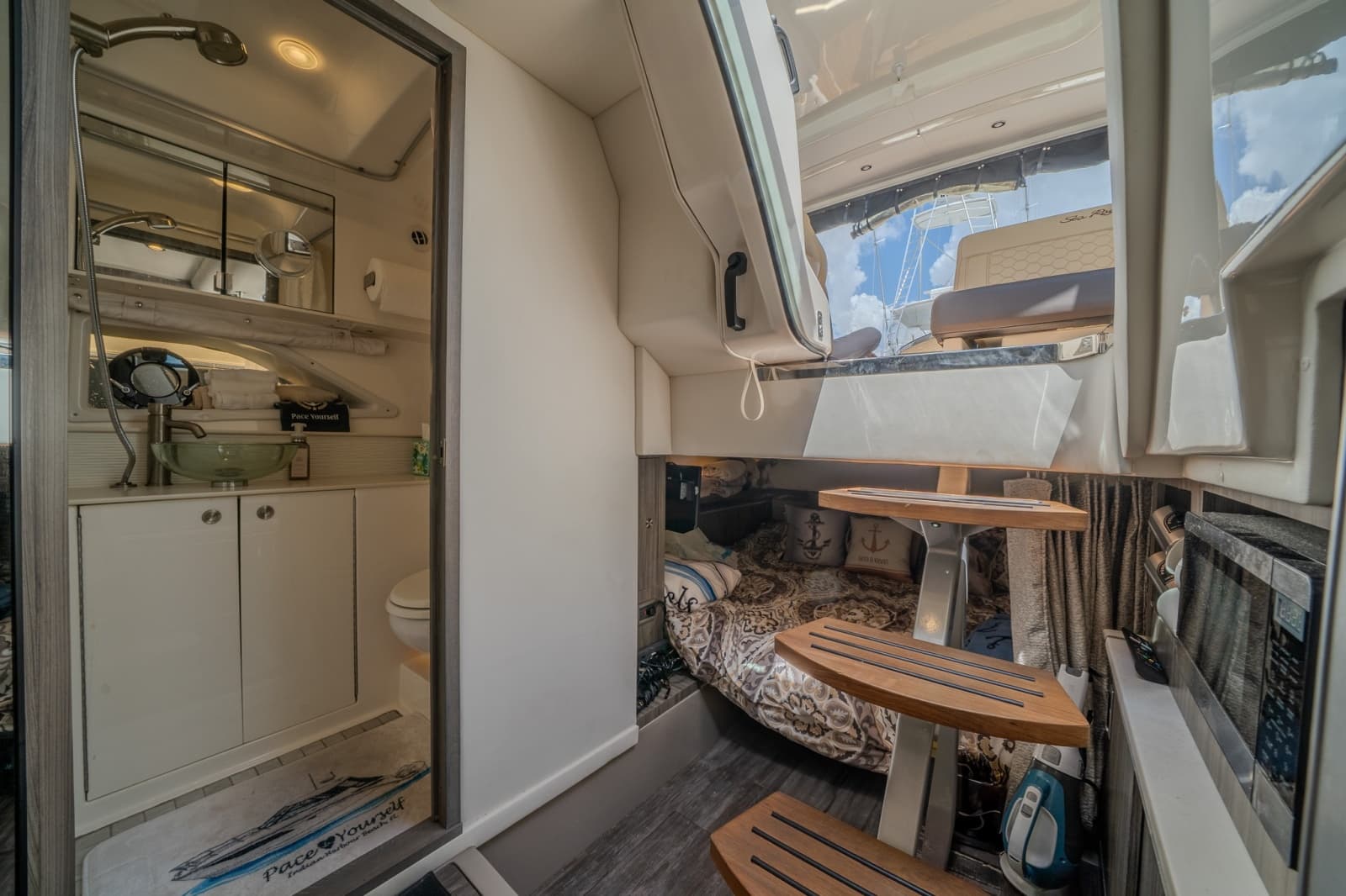 2025 Sea Ray 320 Sundancer - Photo 23