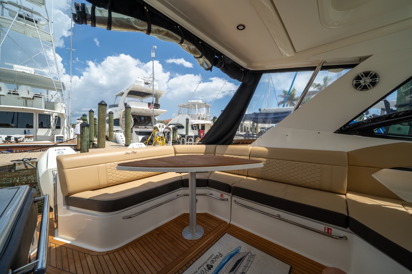 2025 Sea Ray 320 Sundancer - Photo 12